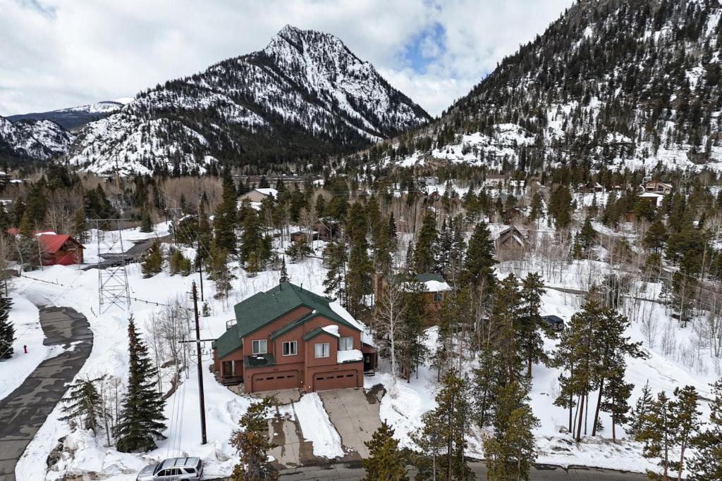 Charming Frisco Getaway. Close to Main St. Sleeps 8, Frisco