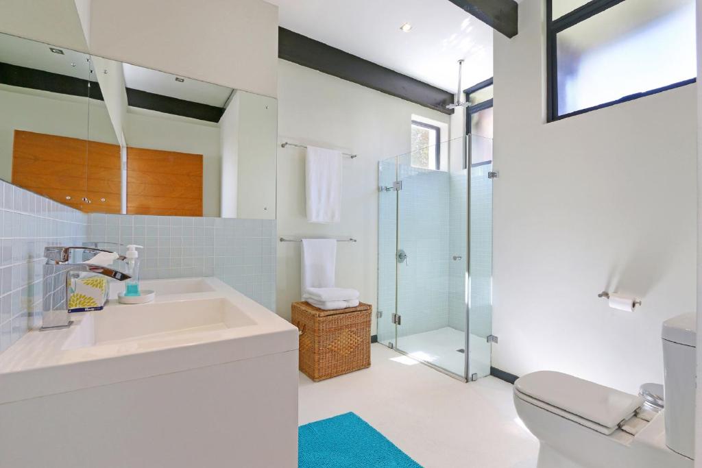 Villa Aqua by Totalstay photo