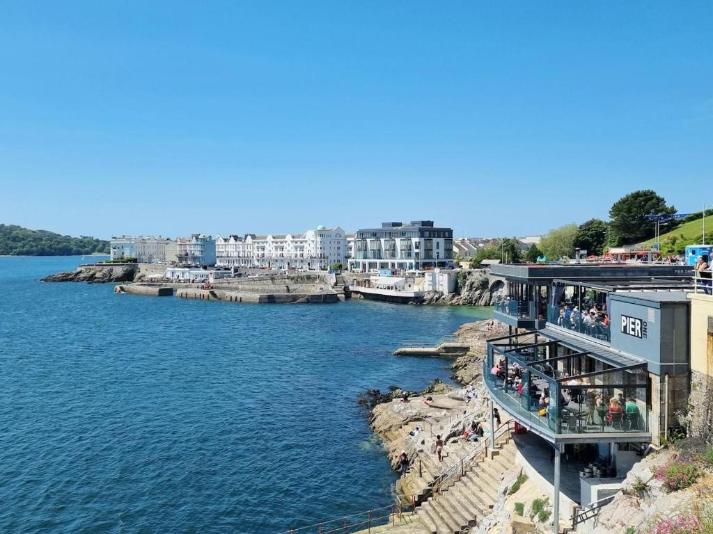 Plymouth Hoe Central (Ocean Reach Apartment) - photo 3