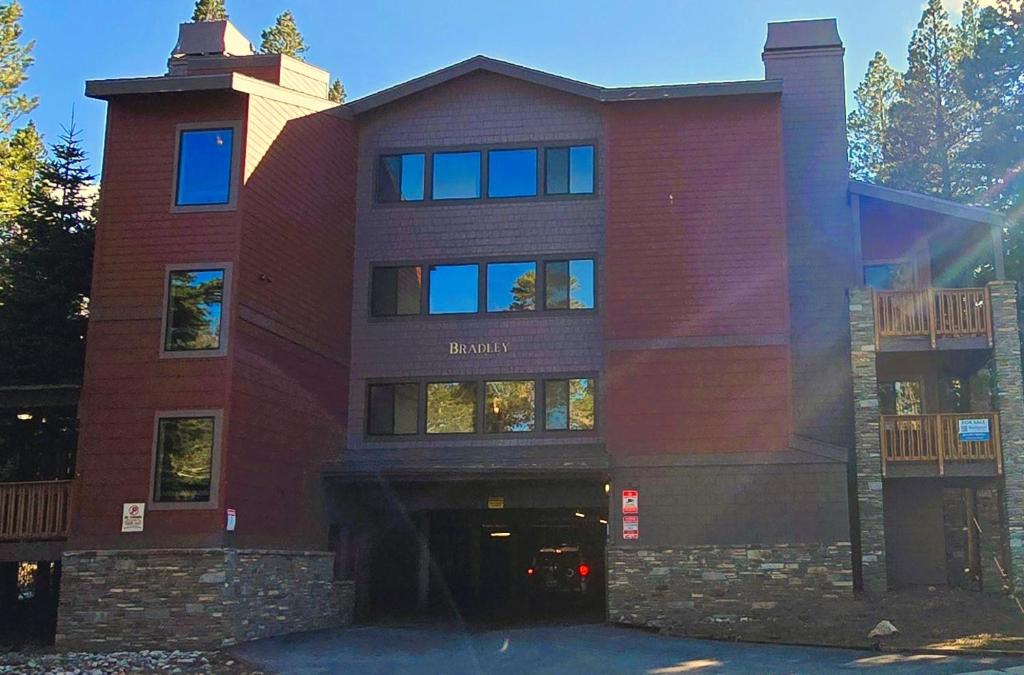 Eagle Summit Collection, Mammoth Lakes