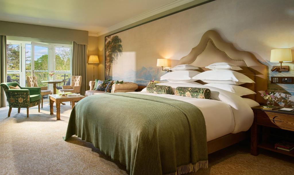 Deluxe King Guest Room with Balcony