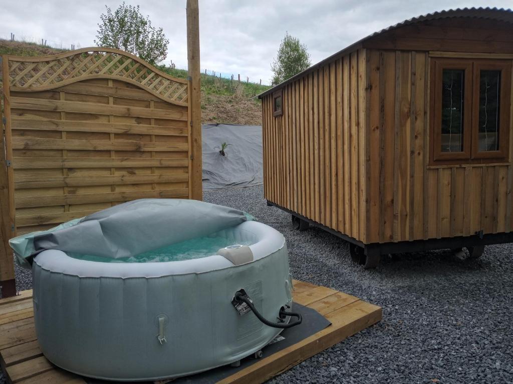 Avandale Hut, Cynghordy