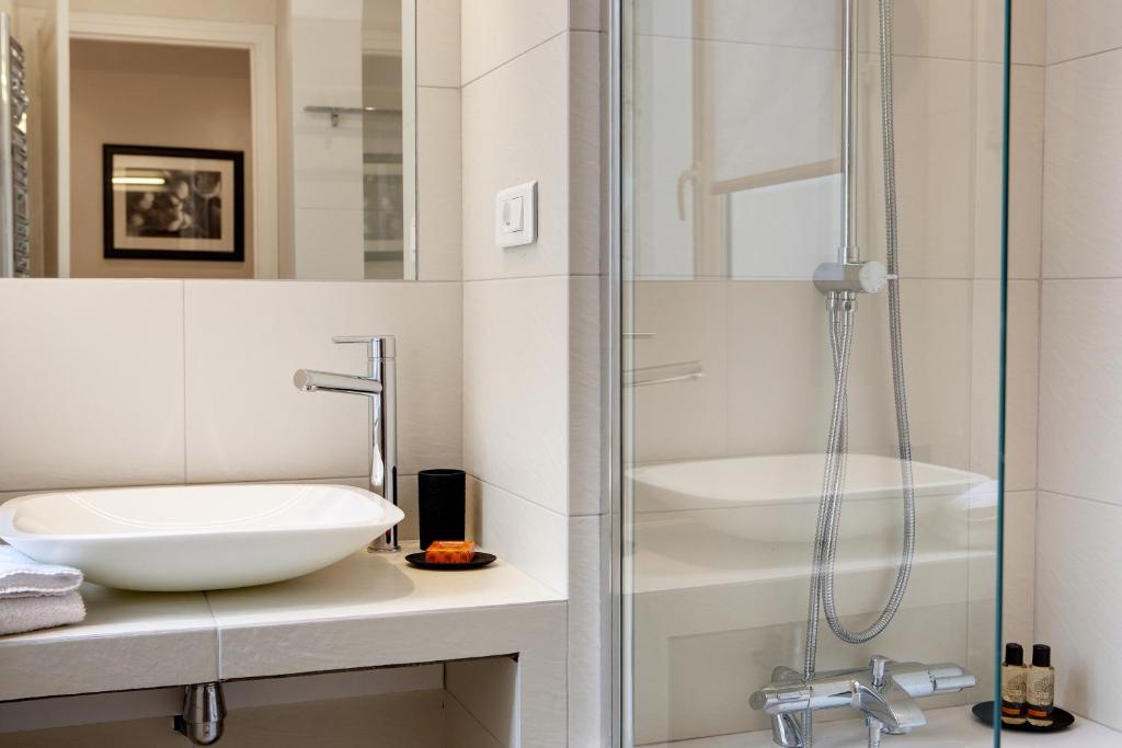 Paris Sevigne Elegant residence - 5