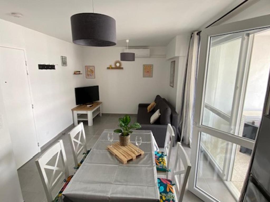 Beau T2 climatisé, 2ème étage, 4 pers, parking privé - FR-1-727-15 - 1