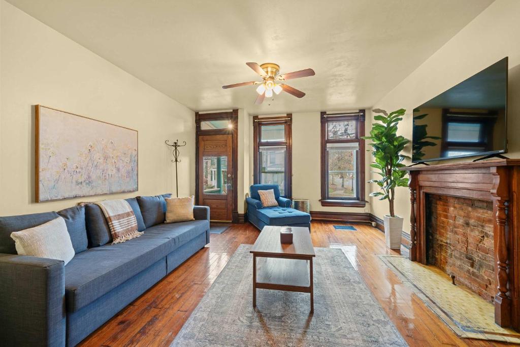 Vino & Vibes Villa, Columbus