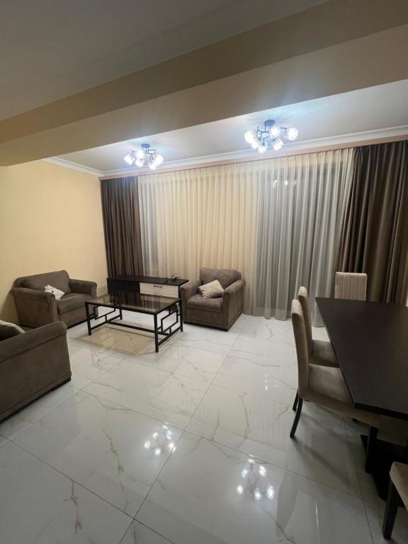 Orbeli Karine, Jerevan