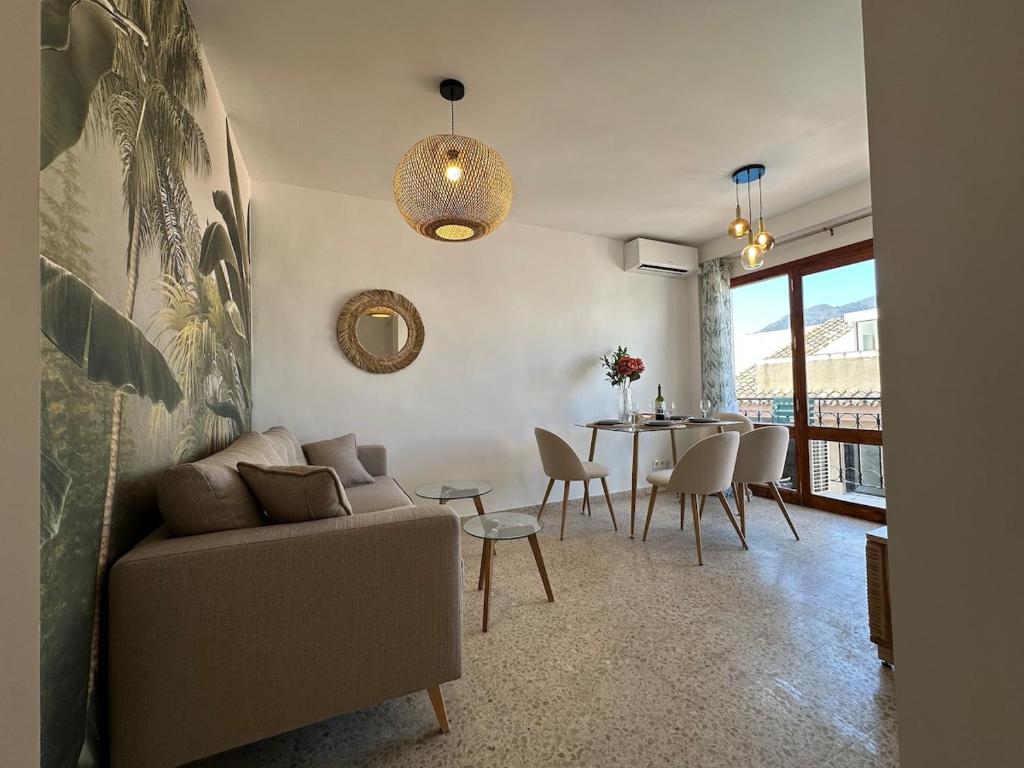 2 Bed Apartment Estepona Centre next to the Beach! - 2