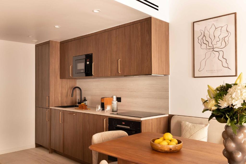 chic A C central apt - 2bdr 6p - faubourg s denis - 3