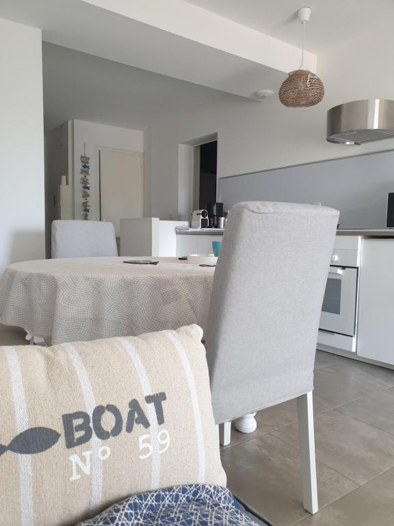 Nice apartment with garden, Agde