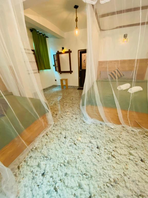 The Canapy Nest Ella, Ella