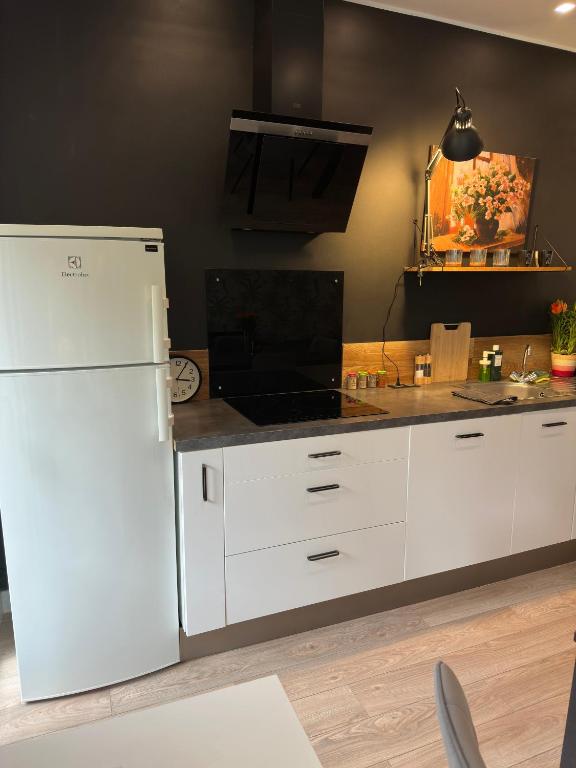Spacious Riviera Studio - 2