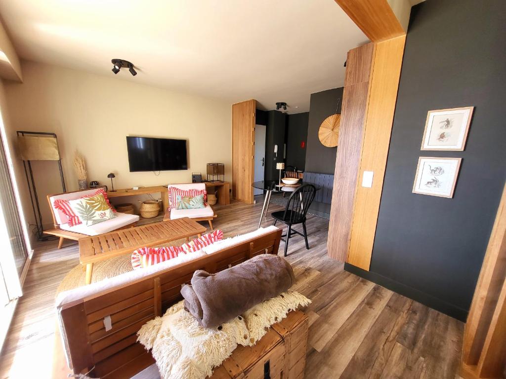 Appartement moderne rénové - Face mer - Terrasse - WiFi gratuit - FR-1-92-818 - 3
