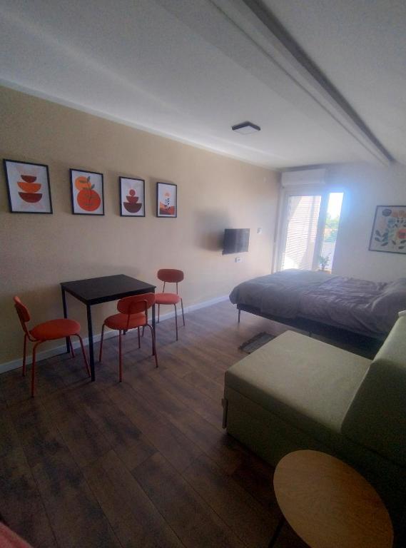 Top 4 Sobe, Rooms - Near the airport - 4