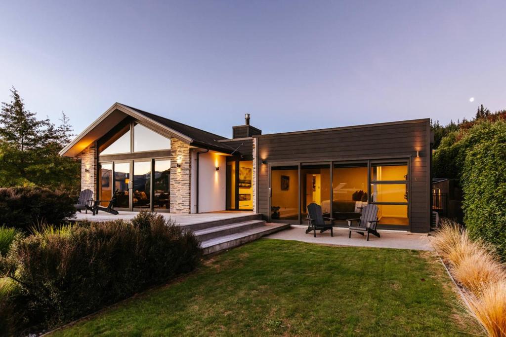 The Clearview House - Lake Views - Sleeps 9, Wanaka