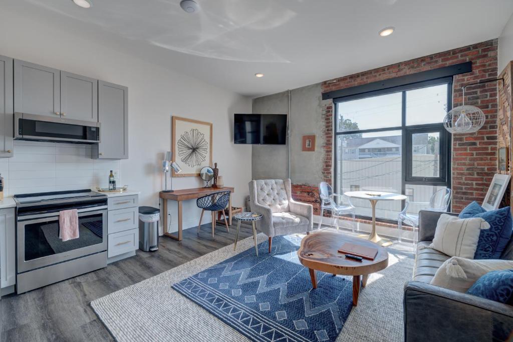 The Hive 204 Sweeter, Wilmington