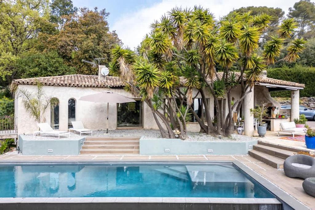 Villa de Luxe | Jardin & Piscine à Débordement - 2