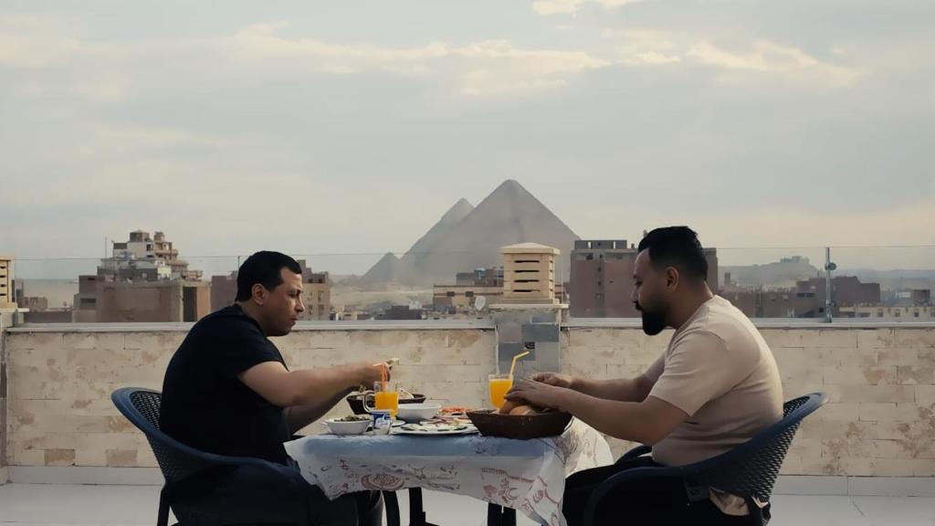 SunSet pyramids view Inn, Káhira