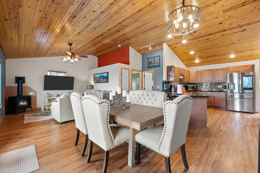 221 Potlach, Woodland Park