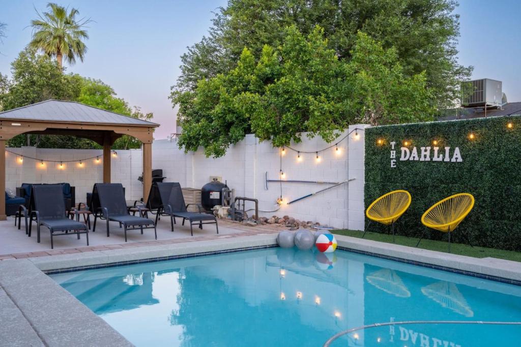 Extravagant Phoenix Retreat Pool Gazebo HeatedPool, Phoenix