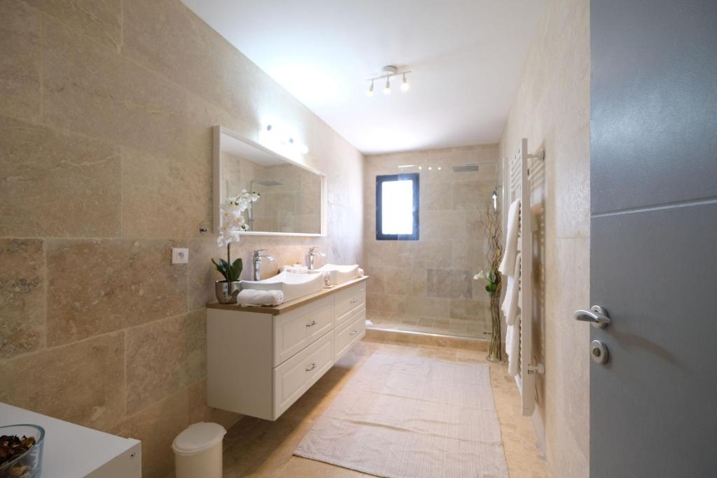 charming family house with private pool, near the center of arles, quiet, in the camargue natural park – 8 people - 5