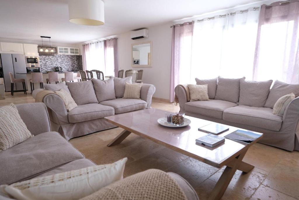 charming family house with private pool, near the center of arles, quiet, in the camargue natural park – 8 people - 3