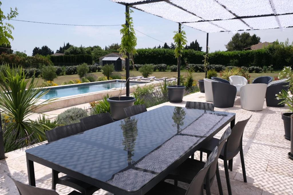 charming family house with private pool, near the center of arles, quiet, in the camargue natural park – 8 people - 2