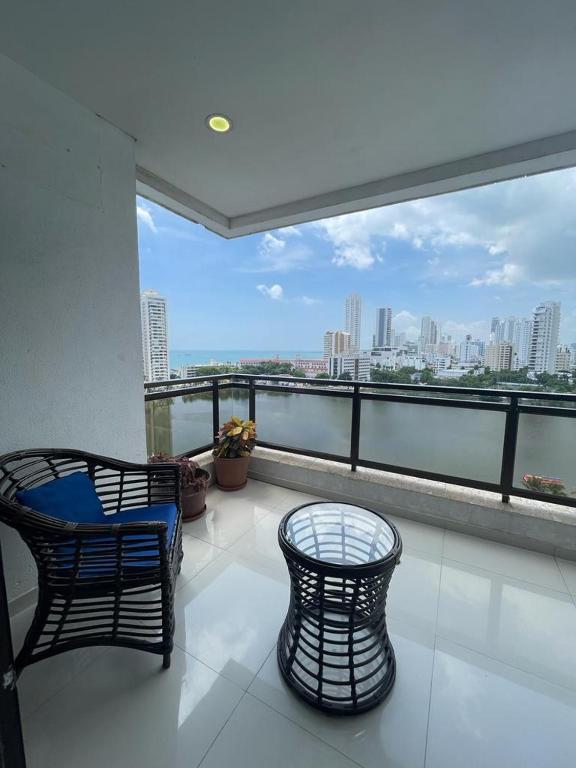 Apartamento con Vista al Mar Torremarina Premium - 2