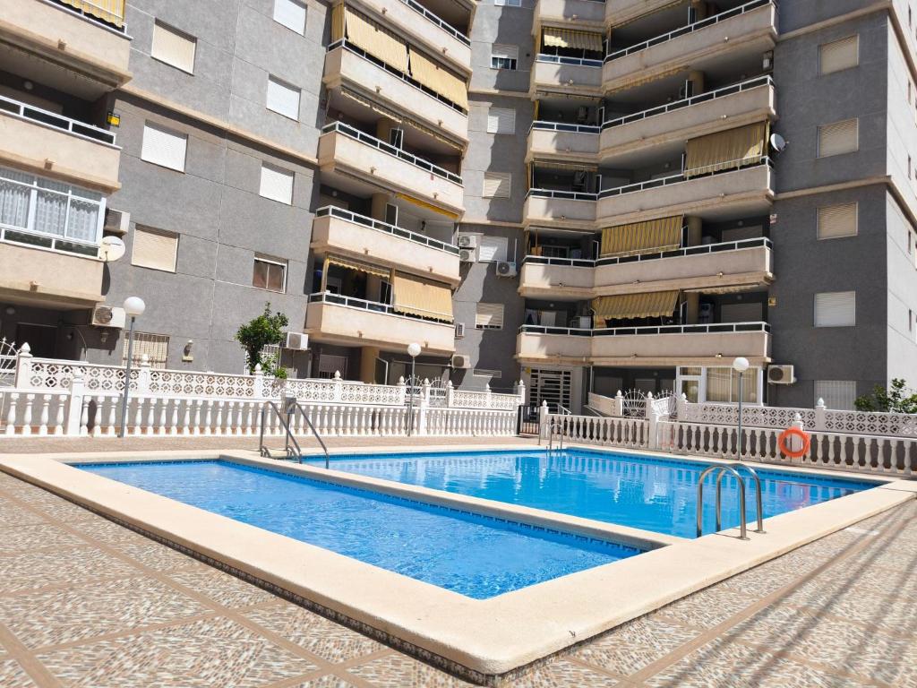 Comfortable Holiday Apartment in Torrevieja with Pool and Near the Sea - 3