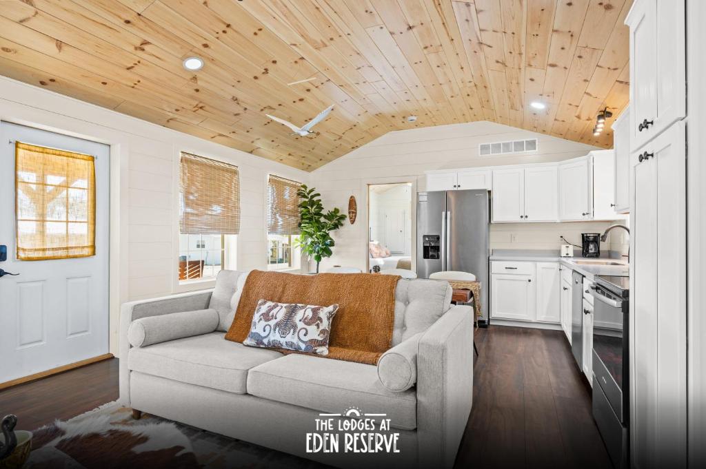 The Lodges at Eden Reserve - Back Cabins - Near Ark, Williamstown