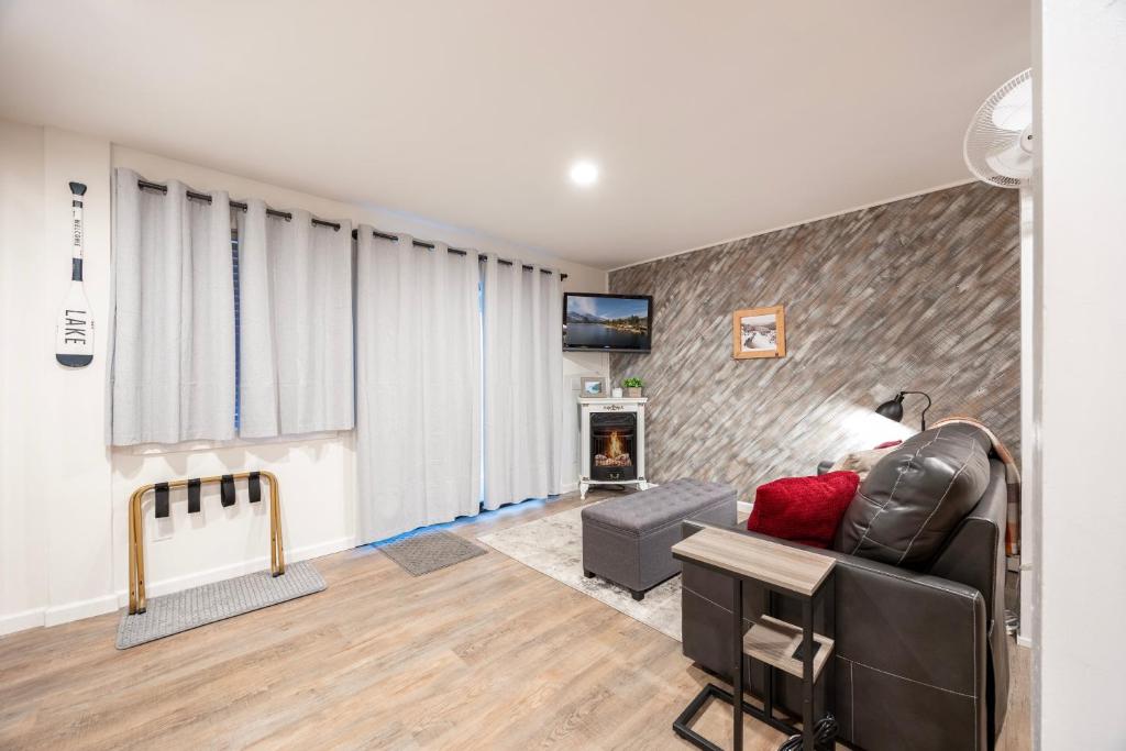 124 Bldg B studio, Truckee