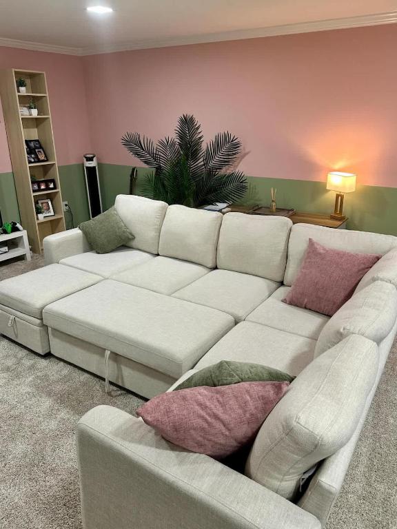 Stylish Studio with Kitchenette, Sterling