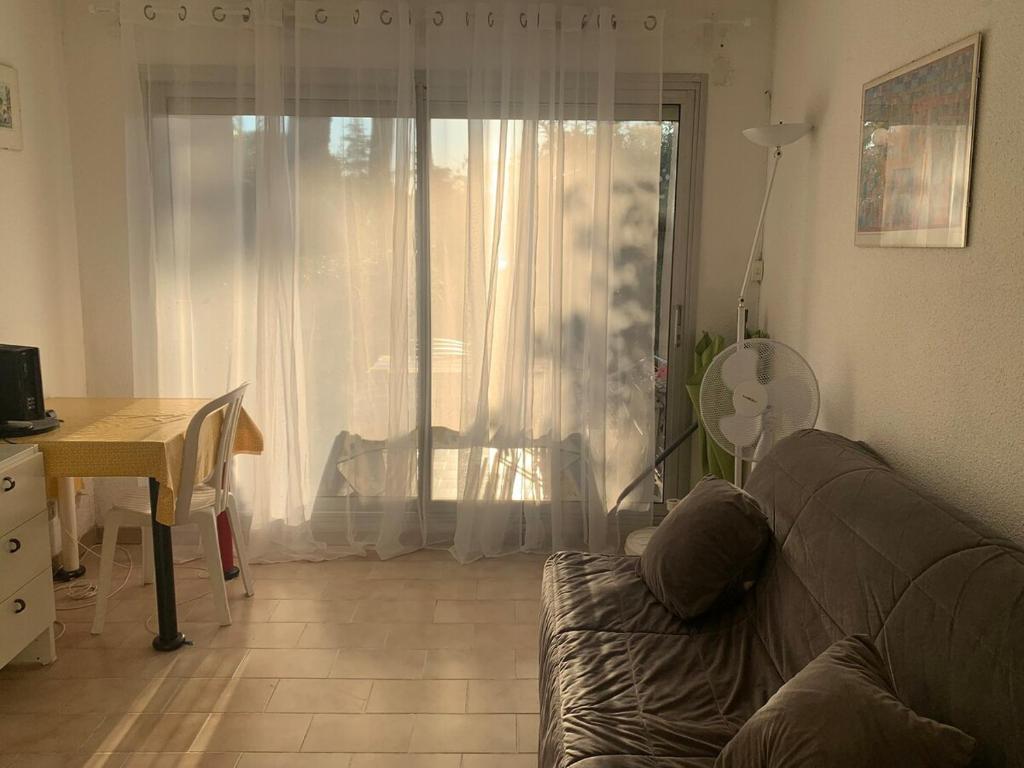Antibes, Agreable appartement familiale en Rez de Jardin -2 piscines&tennis - 2