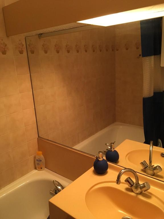 Antibes, Agreable appartement familiale en Rez de Jardin -2 piscines&tennis - 5