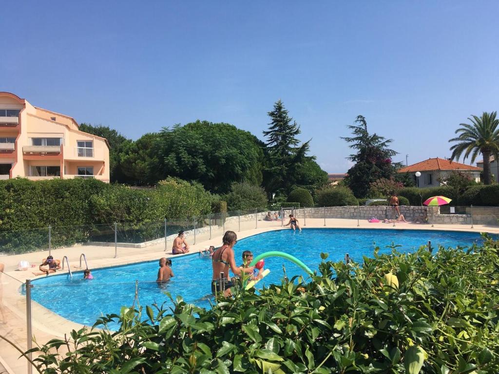 Antibes, Agreable appartement familiale en Rez de Jardin -2 piscines&tennis - 1