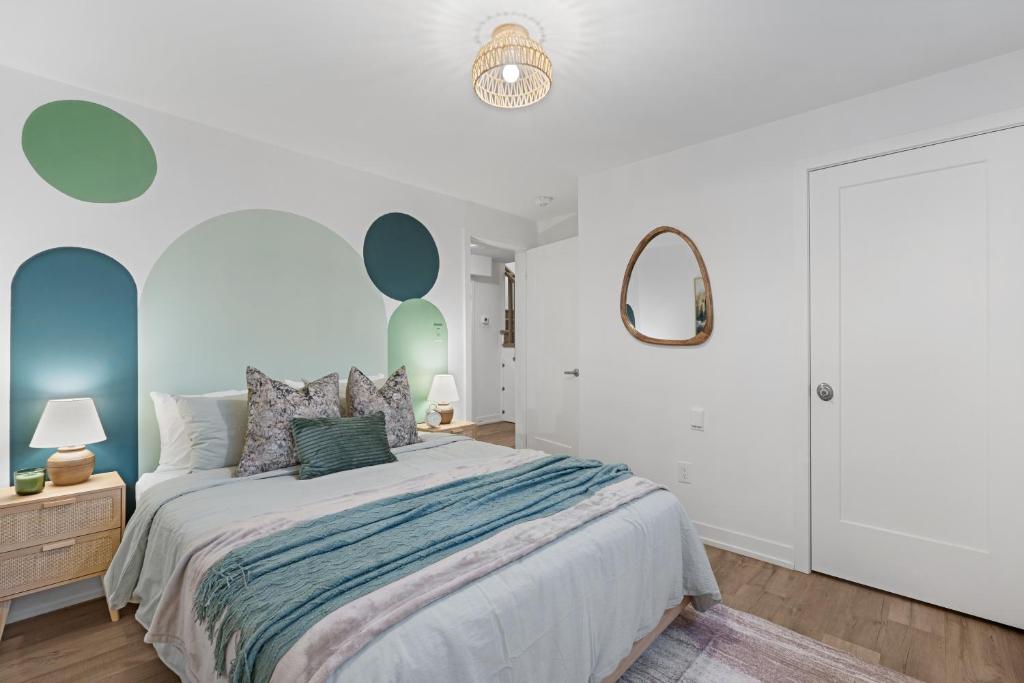 Luxury 2BR 2BTH Suite 5 Mins to The Falls Sleeps 6, Niagara Falls