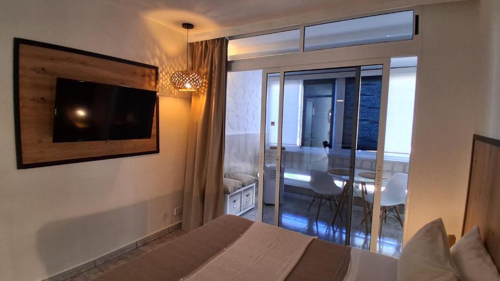 Hand Made Suite - 1