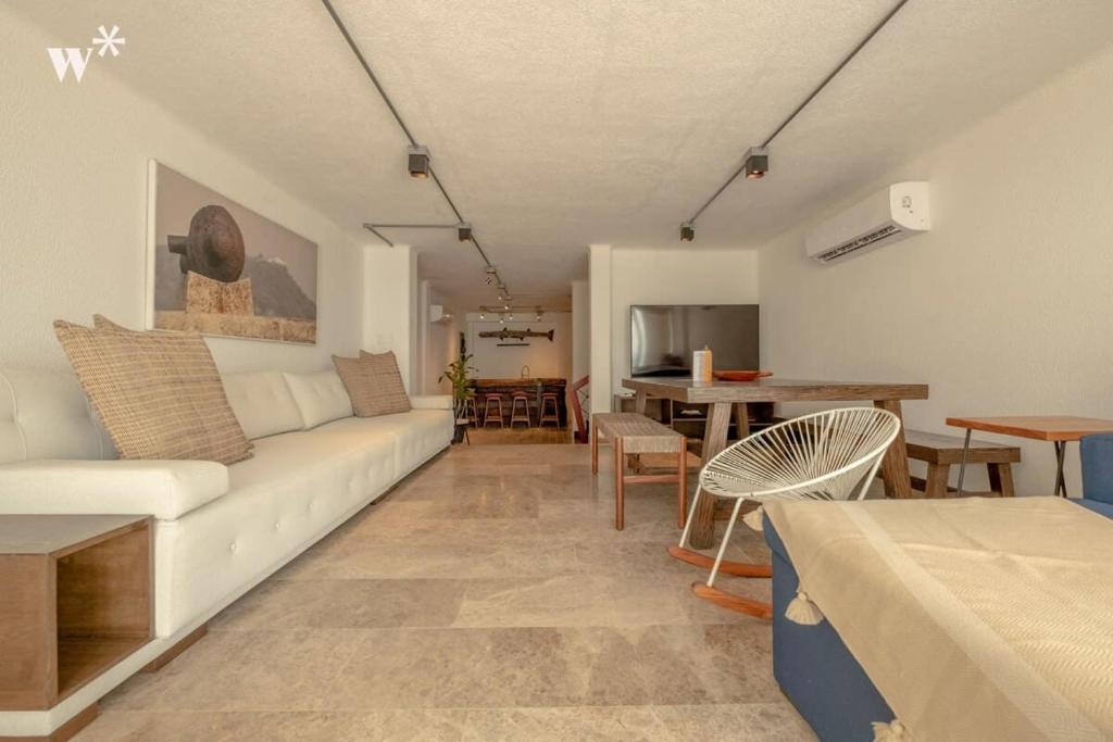 Castillo Grande Bayside Retreat 6BR 2 Homes - 2