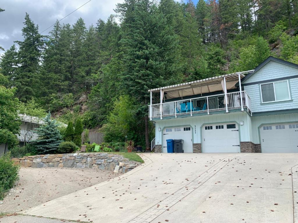 West facing Waterfront Retreat with private beach, dock access & private buoy, Blind Bay