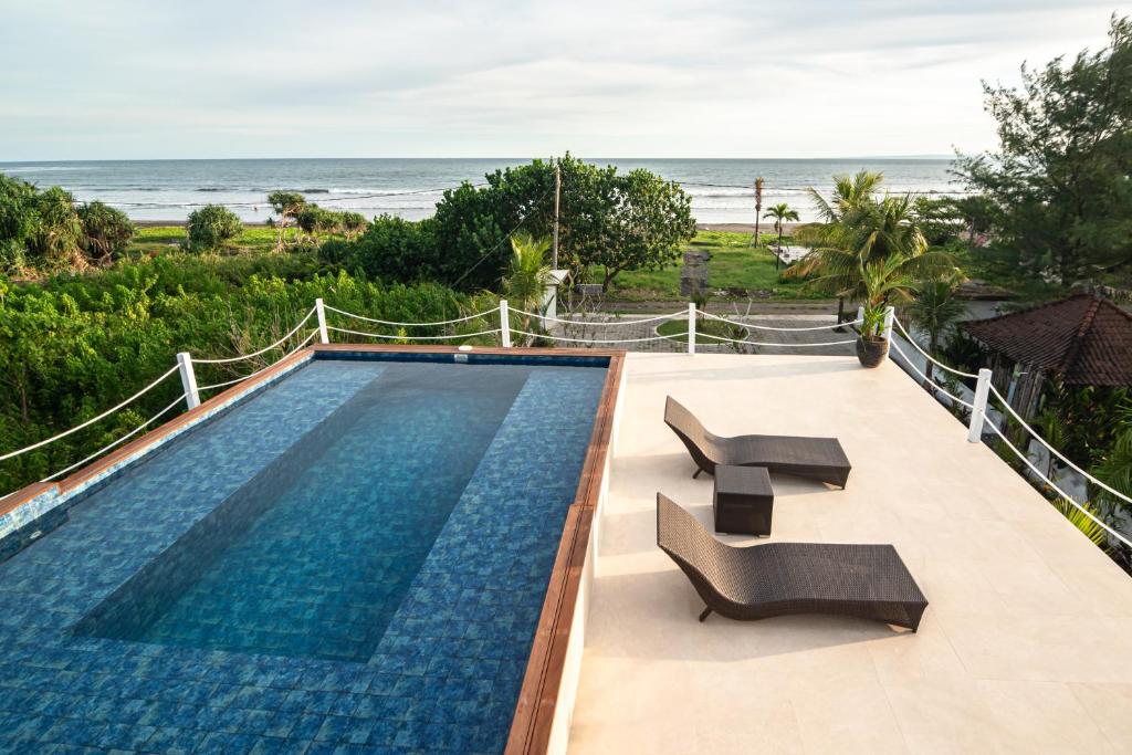 Trika Surfcamp Bali, Airsatang