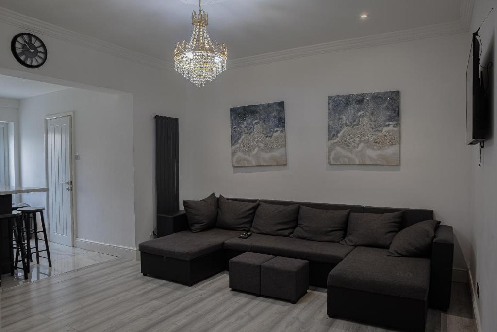 3 Bedroom House in East London, Londra