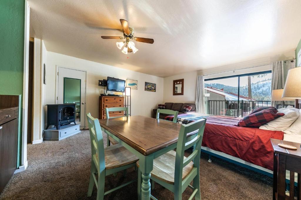 224 Bldg B condo, Truckee