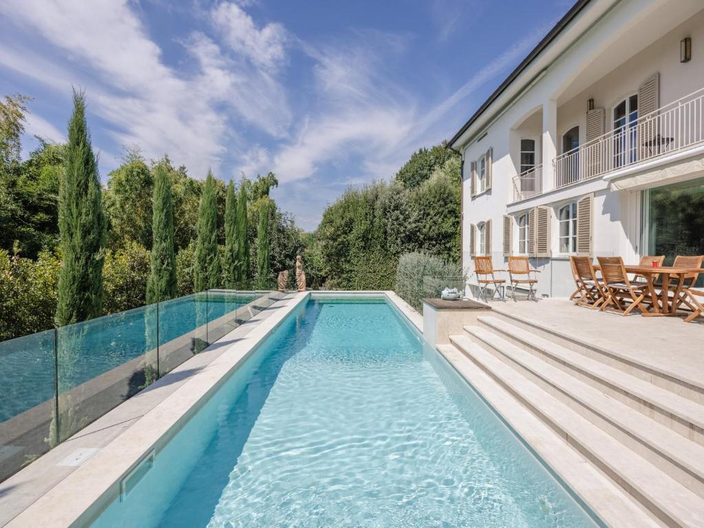 Villa in Tuscany with Panoramic Pool - 2