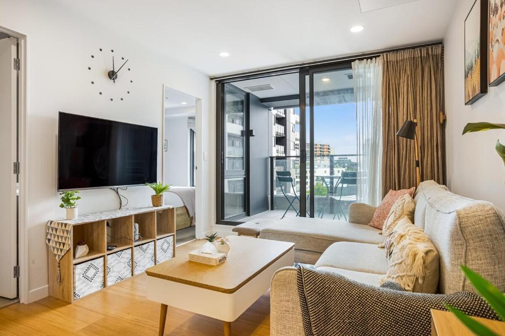 2-Bedroom Apartment Located Opposite UP Education, Окленд