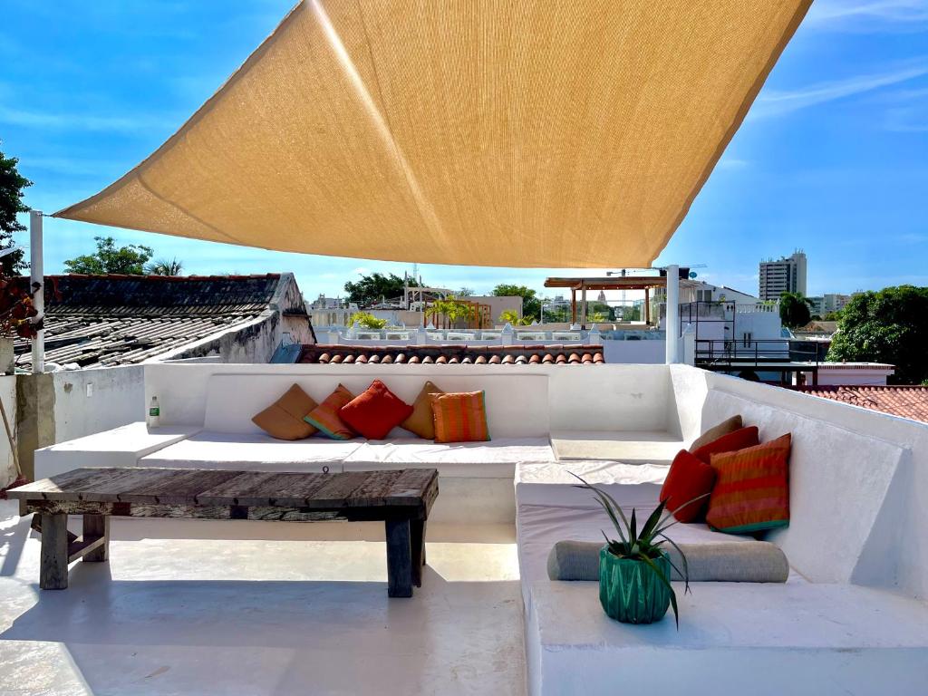 Cozy 4BR Getsemaní Home with Rooftop & Plunge Pool - 3