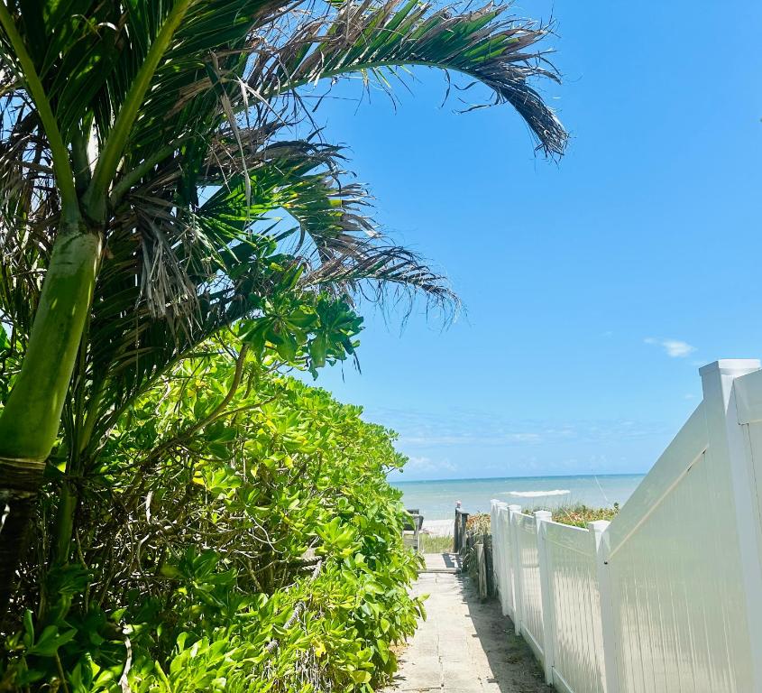 Steps to the Sand - Private Beach Access & BBQ Grill, Indialantic
