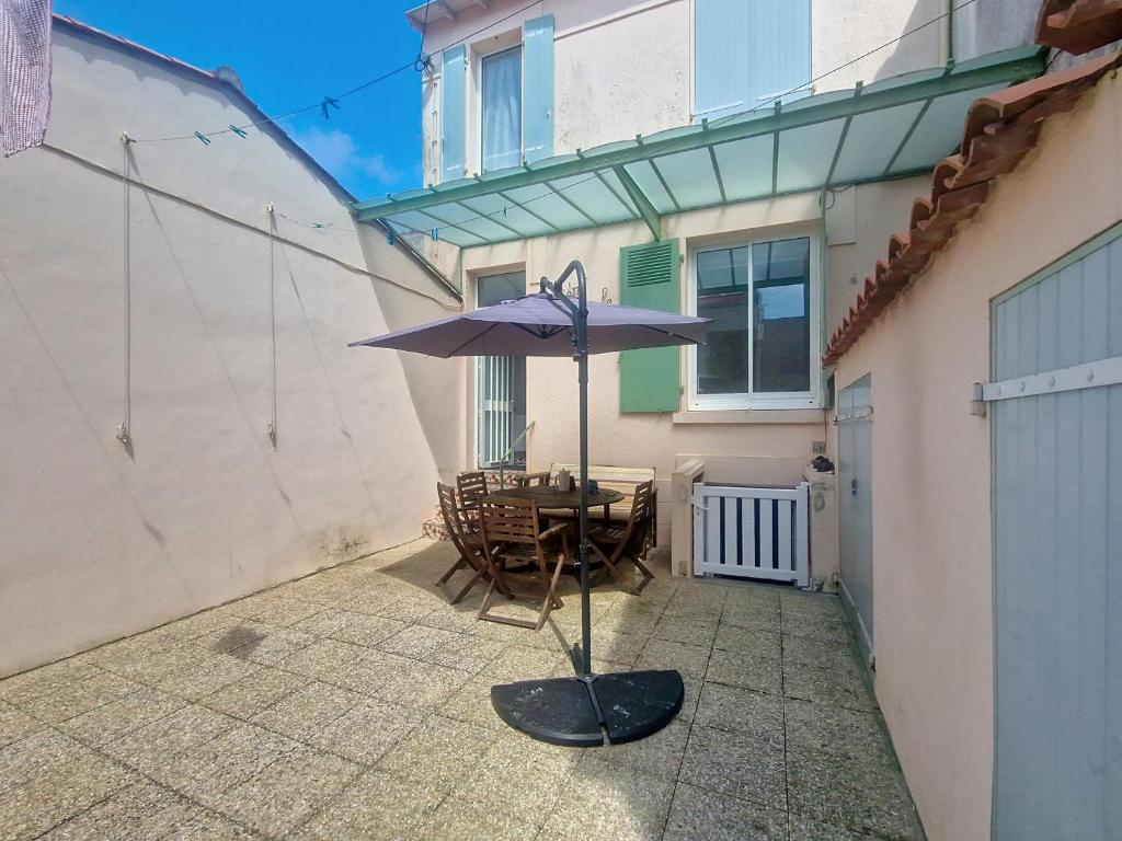 Maison de ville T3 avec cour proche port et plage - Les Sables d'Olonne - FR-1-331-72 - 1