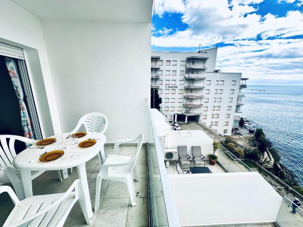 Estudio en Roses con Terraza y Aparcamiento Cerca de la Playa - ES-258-24 - 3