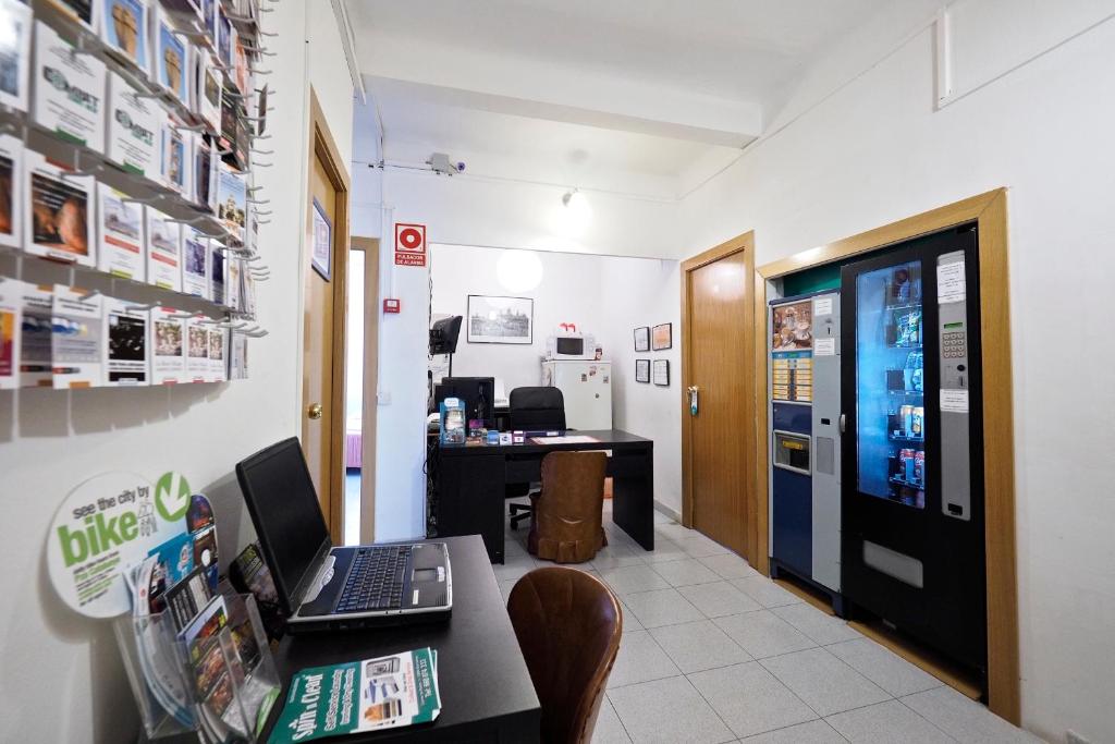 Hostal Elkano photo