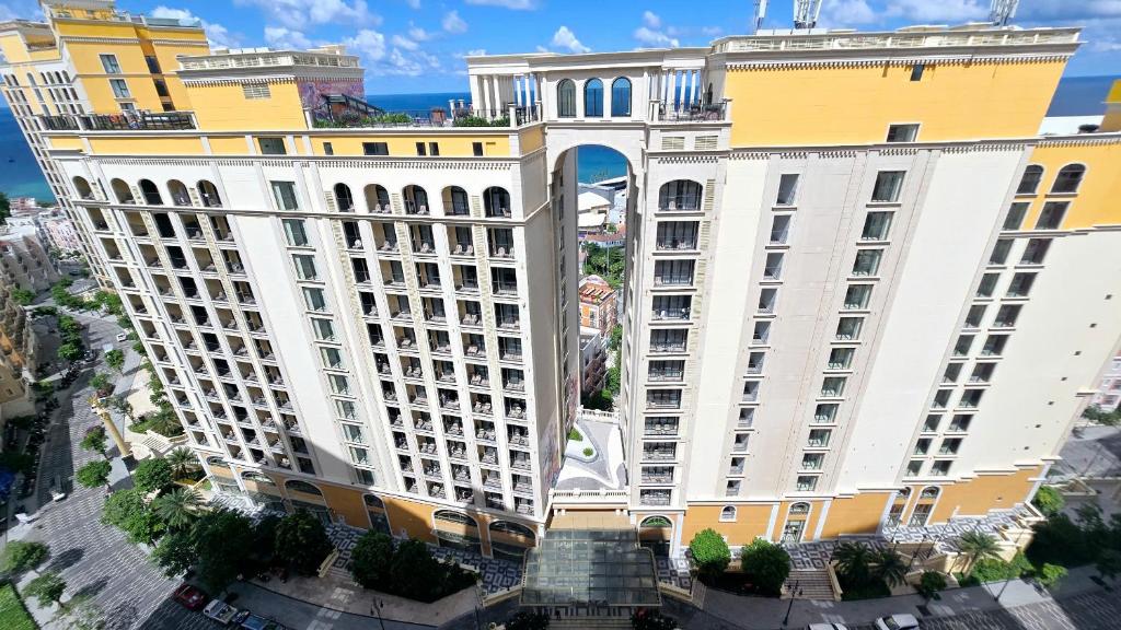 Azure Premium Apartment