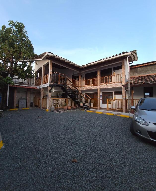 Casa Vieja Alba Inés con Estacionamiento Buga - 5
